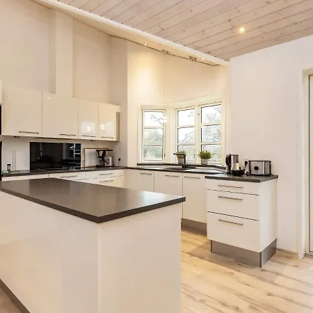 10 Person Holiday In